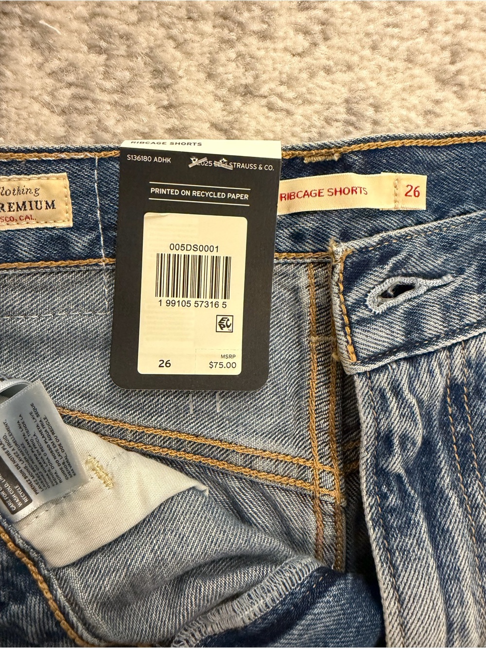 Levi's Light Blue High-Rise Denim Ribcage Shorts - Size 26 - Picture 5 of 5